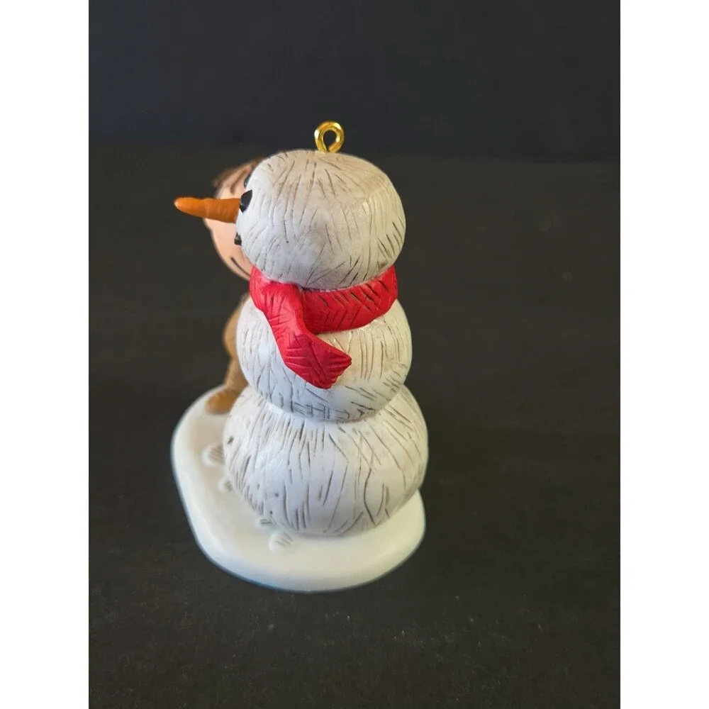 2013 Hallmark “Pigpen Builds A Snowman” The Peanuts Gang Christmas Ornament